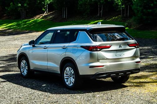 2025 Mitsubishi Outlander PHEV ES