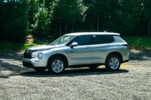 2025 Mitsubishi Outlander PHEV ES