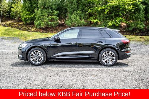 Mythos Black Metallic 2021 Audi e-tron Premium Plus