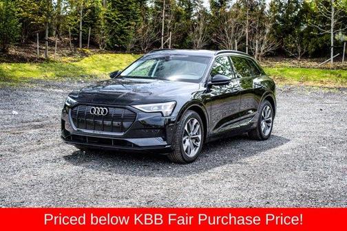 Mythos Black Metallic 2021 Audi e-tron Premium Plus