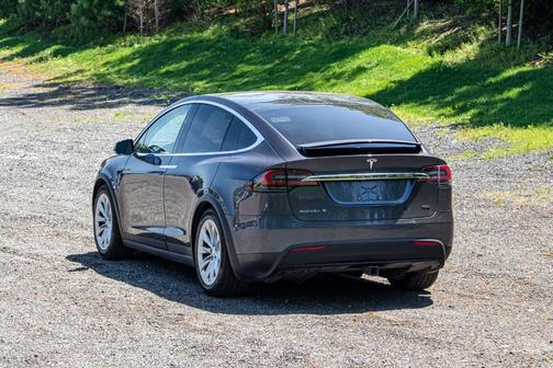 Gray 2018 Tesla Model X 75D