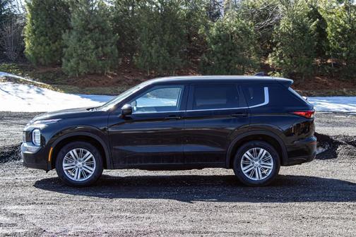 2024 Mitsubishi Outlander ES