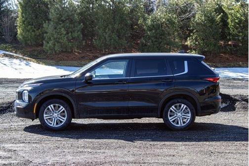 2024 Mitsubishi Outlander ES