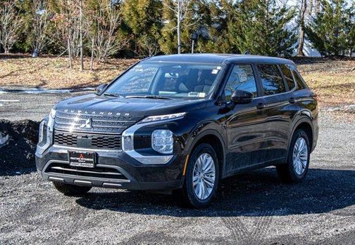 2024 Mitsubishi Outlander ES