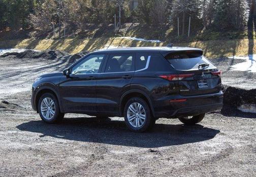 2024 Mitsubishi Outlander ES