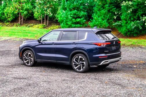 2022 Mitsubishi Outlander SE