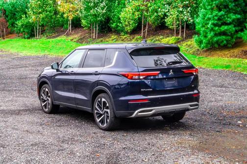 2022 Mitsubishi Outlander SE