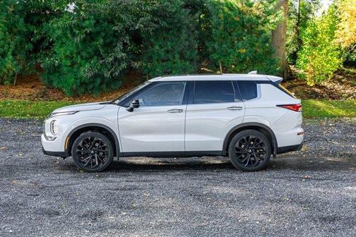 2022 Mitsubishi Outlander SE
