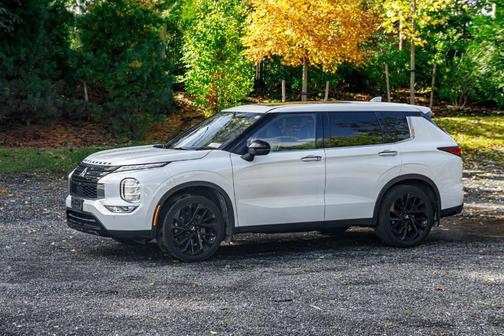 2022 Mitsubishi Outlander SE