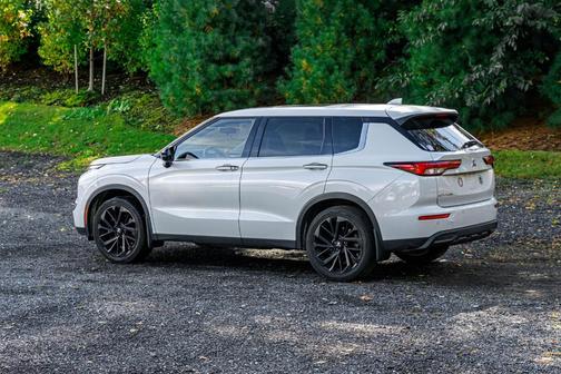 2022 Mitsubishi Outlander SE
