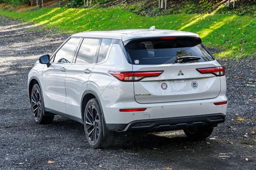 2022 Mitsubishi Outlander SE