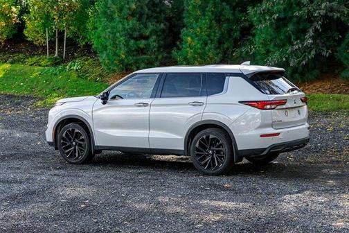 2022 Mitsubishi Outlander SE