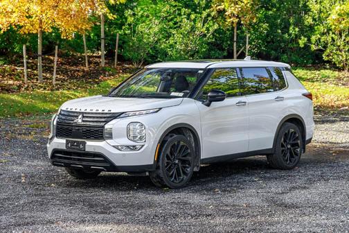 2022 Mitsubishi Outlander SE