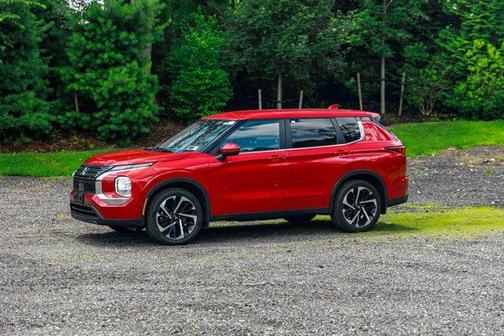2022 Mitsubishi Outlander ES