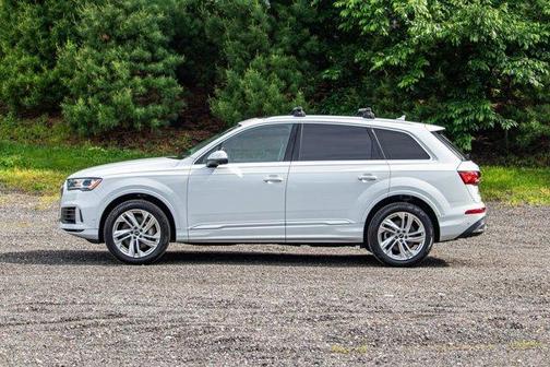 Glacier White Metallic 2022 Audi Q7 55 Premium Plus