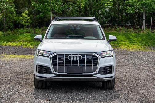 Glacier White Metallic 2022 Audi Q7 55 Premium Plus