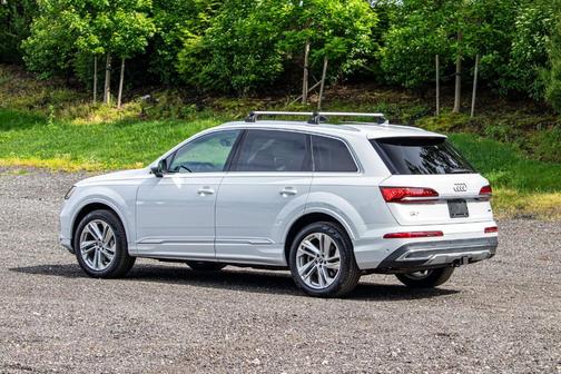 Glacier White Metallic 2022 Audi Q7 55 Premium Plus