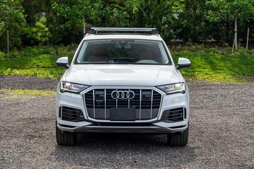 Glacier White Metallic 2022 Audi Q7 55 Premium Plus