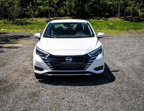 Aspen White 2025 Nissan Versa 1.6 SV