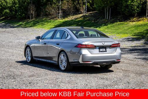 Gray Metallic 2024 BMW 540 i xDrive