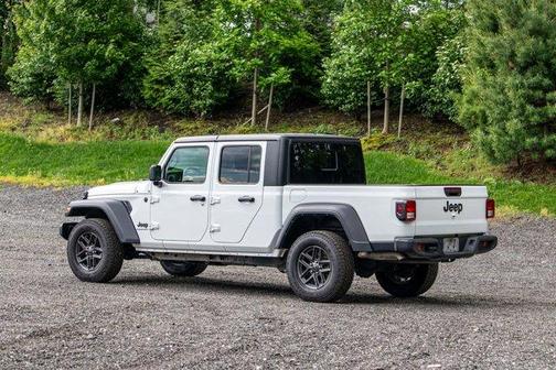 Bright White Clearcoat 2025 Jeep Gladiator Sport