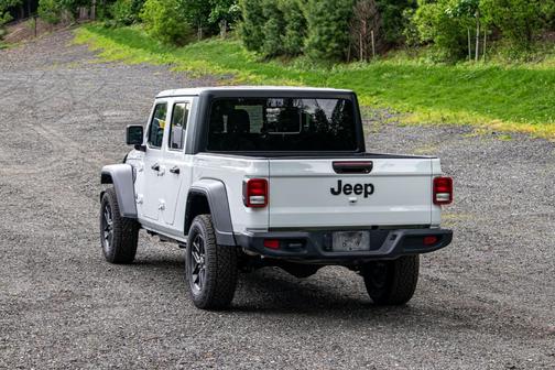 Bright White Clearcoat 2025 Jeep Gladiator Sport