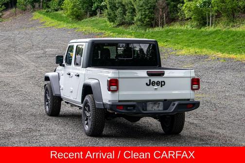 Bright White Clearcoat 2025 Jeep Gladiator Sport