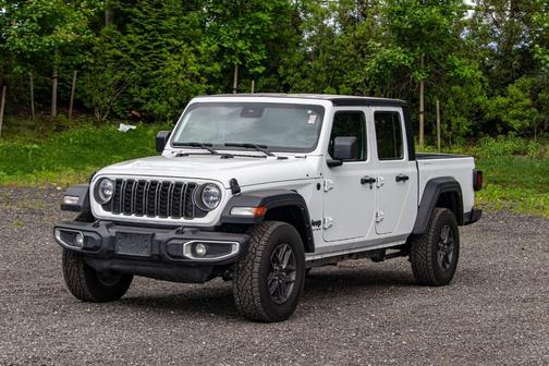 Bright White Clearcoat 2025 Jeep Gladiator Sport