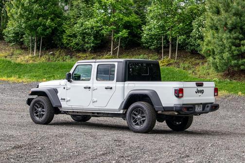 Bright White Clearcoat 2025 Jeep Gladiator Sport