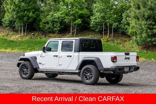 Bright White Clearcoat 2025 Jeep Gladiator Sport