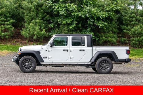 Bright White Clearcoat 2025 Jeep Gladiator Sport