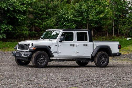 Bright White Clearcoat 2025 Jeep Gladiator Sport