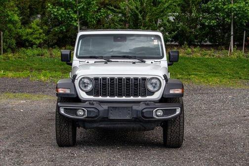 Bright White Clearcoat 2025 Jeep Gladiator Sport