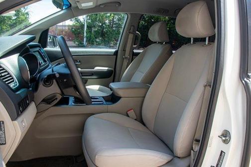 Snow White Pearl 2020 Kia Sedona LX