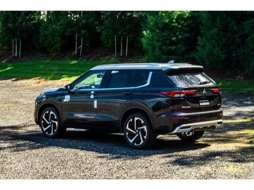 Black 2025 Mitsubishi Outlander PHEV SEL Platinum Edition