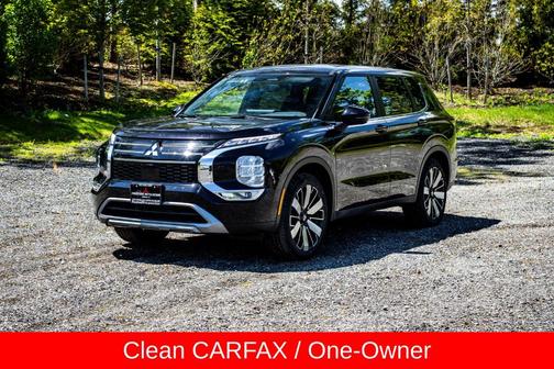 Black 2025 Mitsubishi Outlander SE