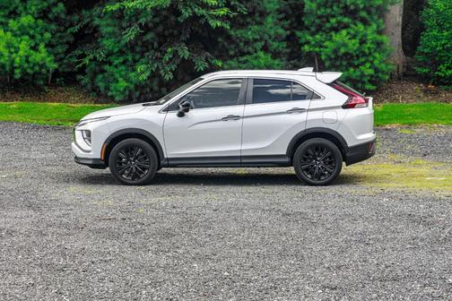 2022 Mitsubishi Eclipse Cross LE