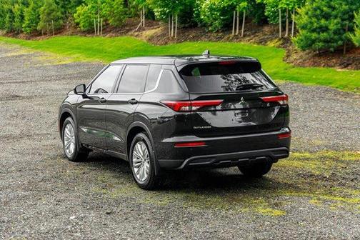 2022 Mitsubishi Outlander ES