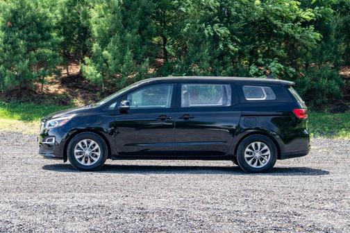 Aurora Black 2020 Kia Sedona L