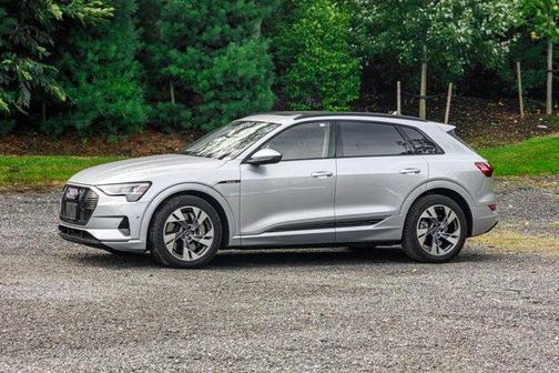 2022 Audi e-tron Premium
