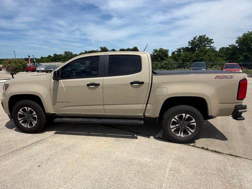 Sand Dune Metallic 2022 Chevrolet Colorado Z71