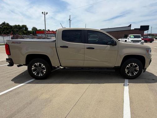Sand Dune Metallic 2022 Chevrolet Colorado Z71