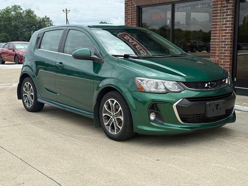 Ivy Metallic 2018 Chevrolet Sonic LT