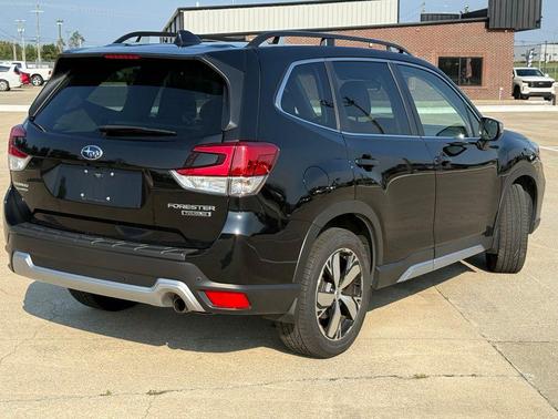 Crystal Black Silica 2021 Subaru Forester Touring