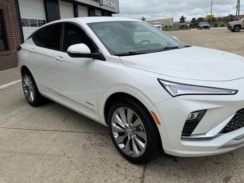 White Frost Tricoat 2024 Buick Envista Avenir FWD