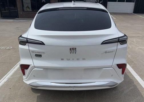White Frost Tricoat 2024 Buick Envista Avenir FWD