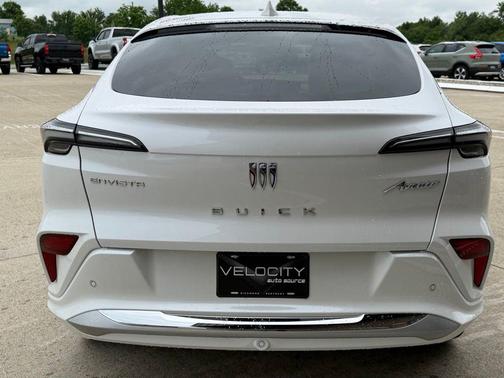 White Frost Tricoat 2024 Buick Envista Avenir FWD