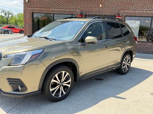 Green Metallic 2023 Subaru Forester Limited