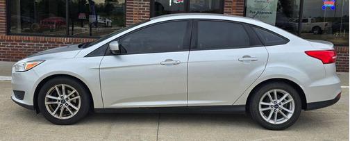 Ingot Silver Metallic 2018 Ford Focus SE