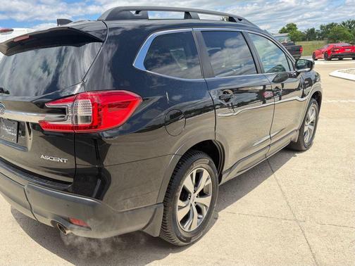 Crystal Black Silica 2023 Subaru Ascent Premium 7-Passenger